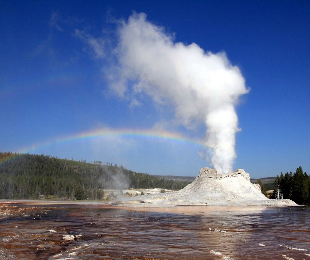 geysers-yellowstone