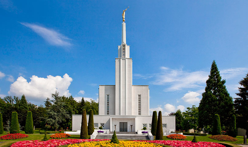 Il Tempio mormone svizzero e l’attuale distretto del Tempio per i membri italiani. Il Tempio svizzero e l’attuale distretto del Tempio per i membri italiani.