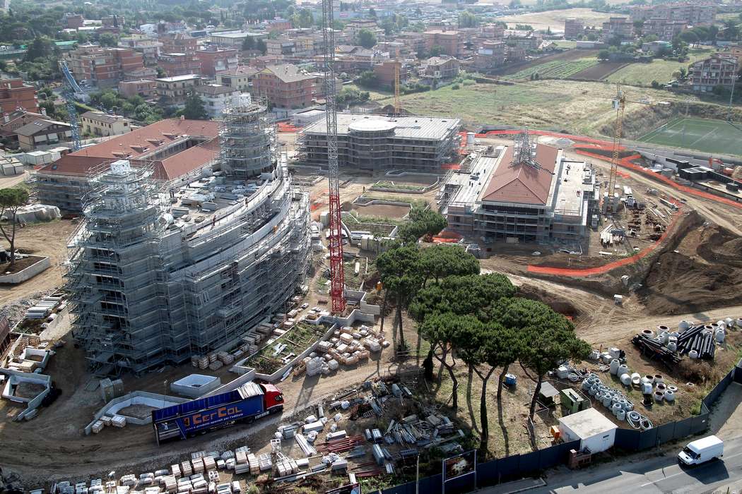 Il Tempio Mormone di Roma nel mezzo della sua costruzione. Il Tempio Mormone di Roma