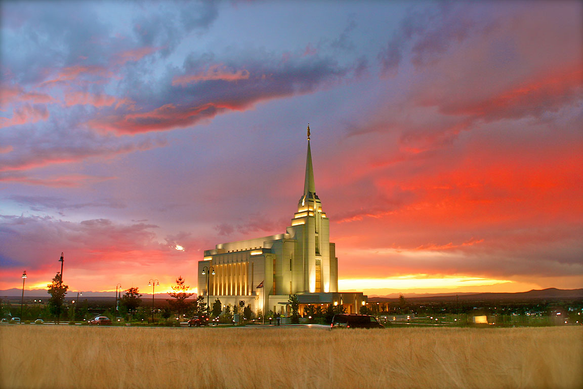 templi Il Tempio di Rexburg, in Idaho; uno dei molti Templi Mormoni