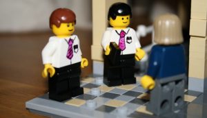 La giornata tipo di un missionario raccontata con delle GIF