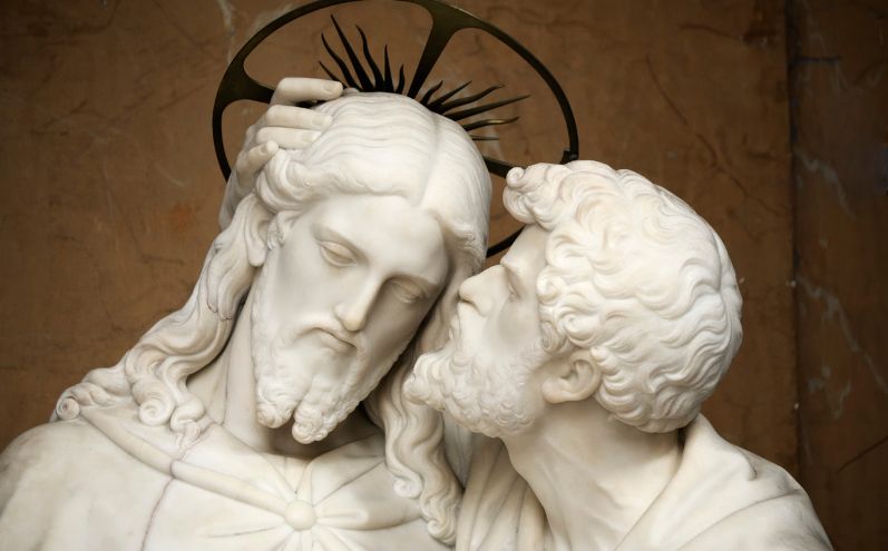 Gesù lavò i piedi di Giuda, che lo tradì